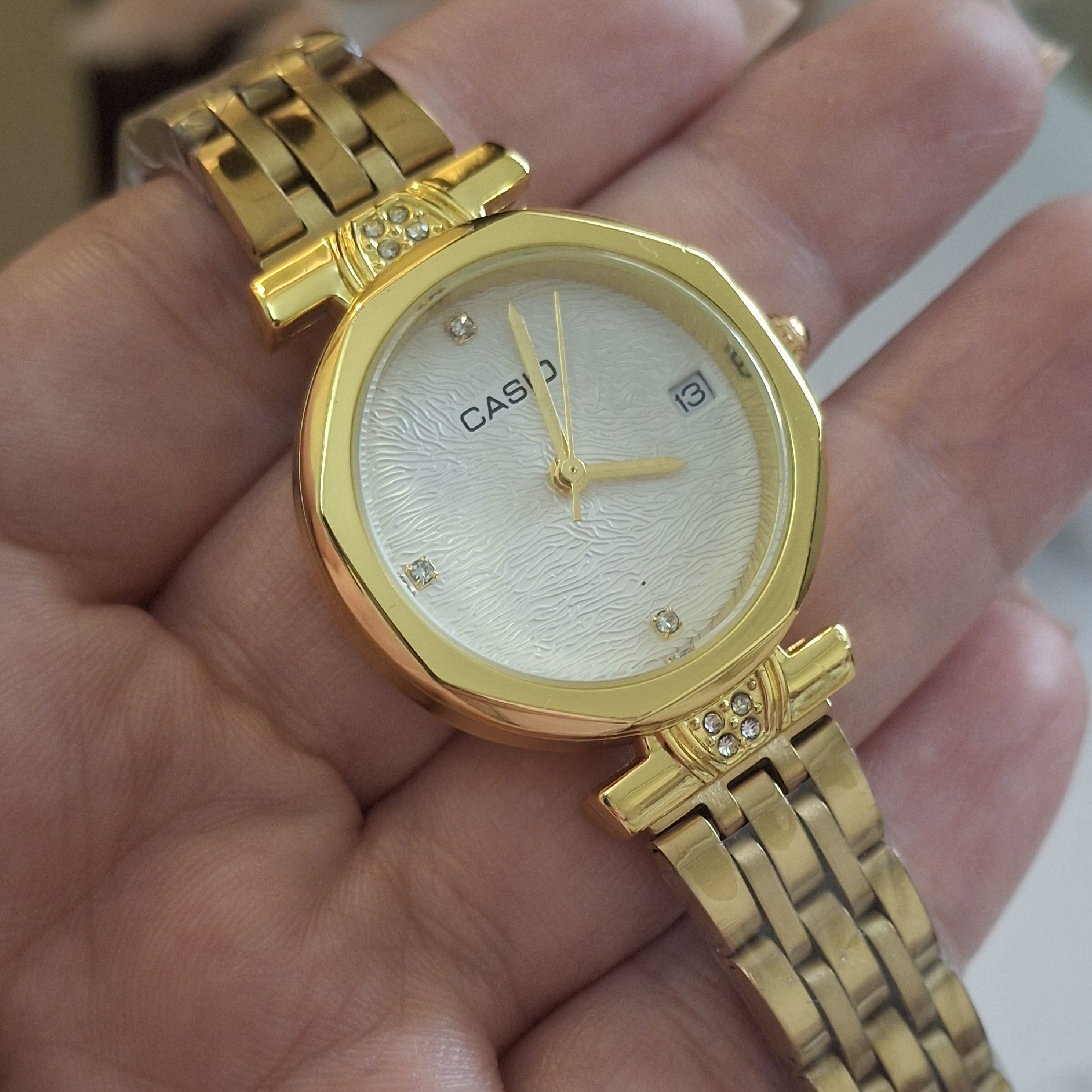 CASIO Ronde gold + Dateur - الصورة 2