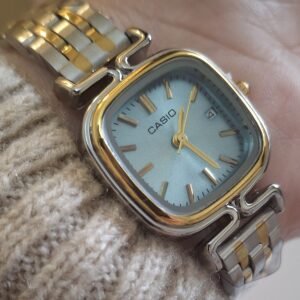 CASIO Carrée gold/silver + Dateur