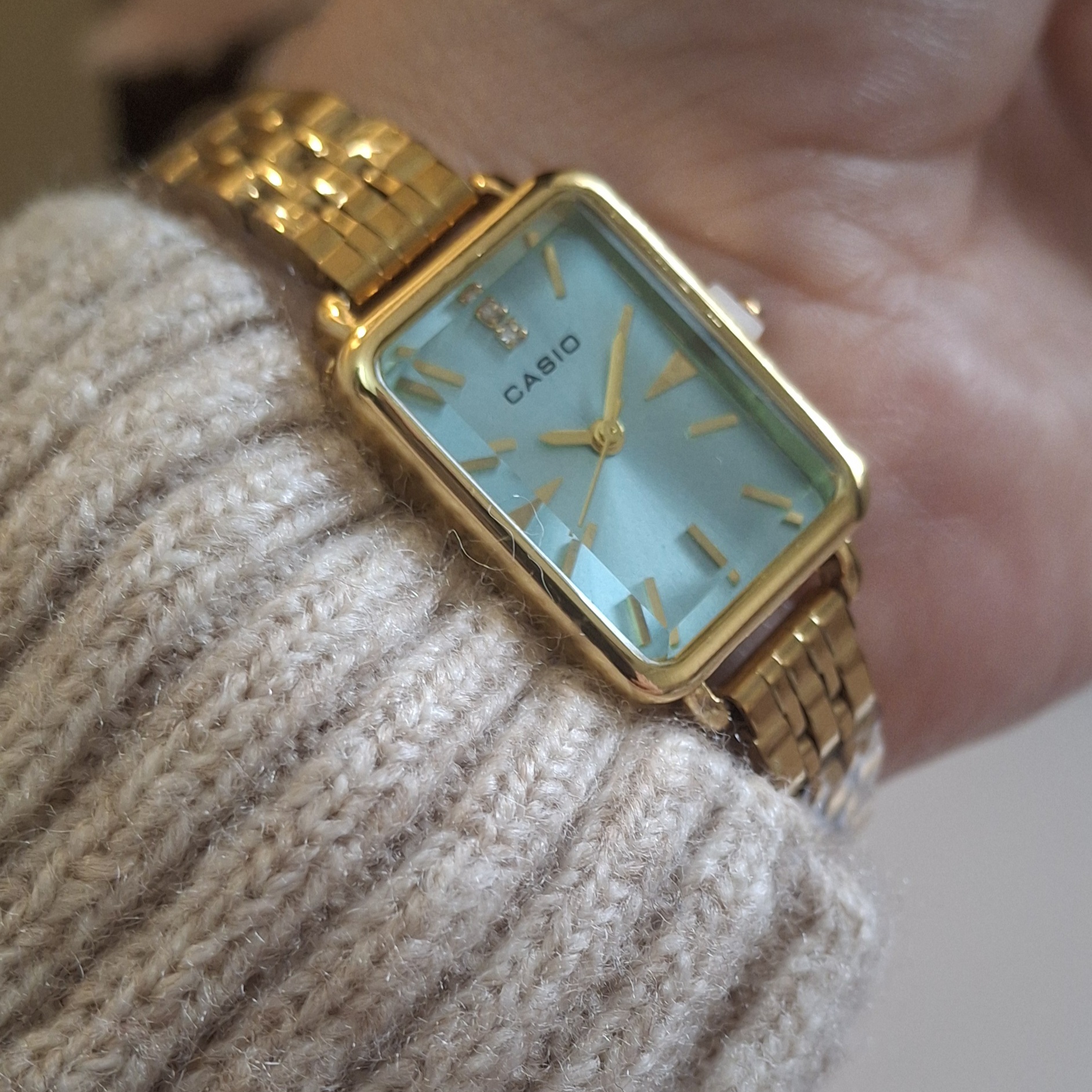 CASIO Rectangle gold