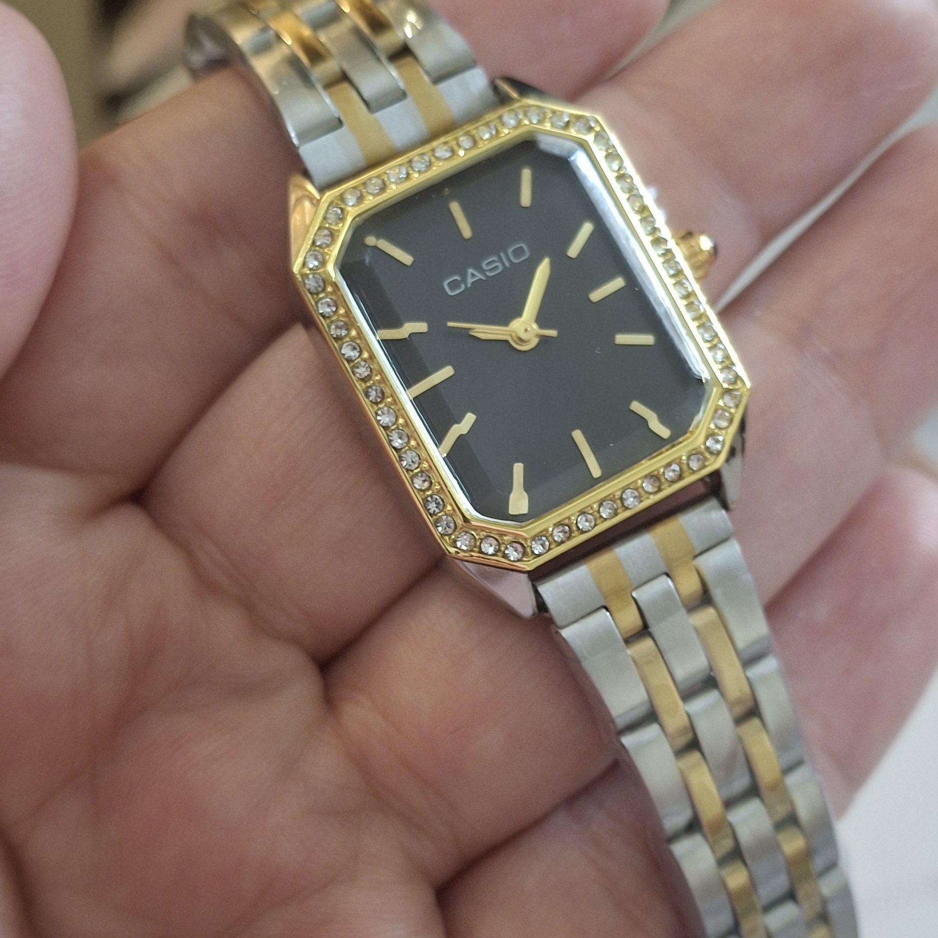 CASIO Rectangle gold/silver - الصورة 2