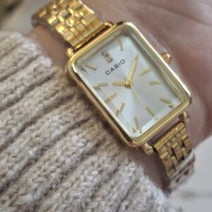 CASIO Rectangle gold