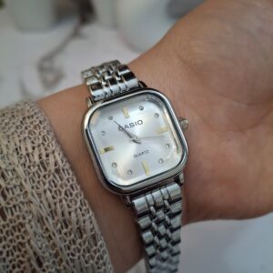 CASIO Carrée Silver avec perles